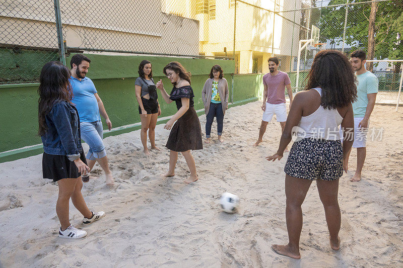 Roda de Bobo -朋友们在踢足球